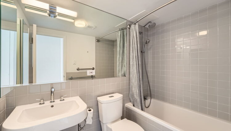 18 - Primary Bath
