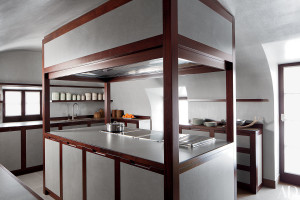 Giorgio Armani’s kitchen in his Switzerland residence, conceived in collaboration with Molteni, boasts mahogany detailing and Venetian plaster.