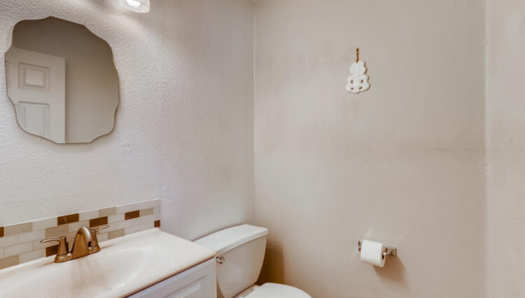 3264 E 139th Ave Thornton CO-015-018-Powder Room-MLS_Size