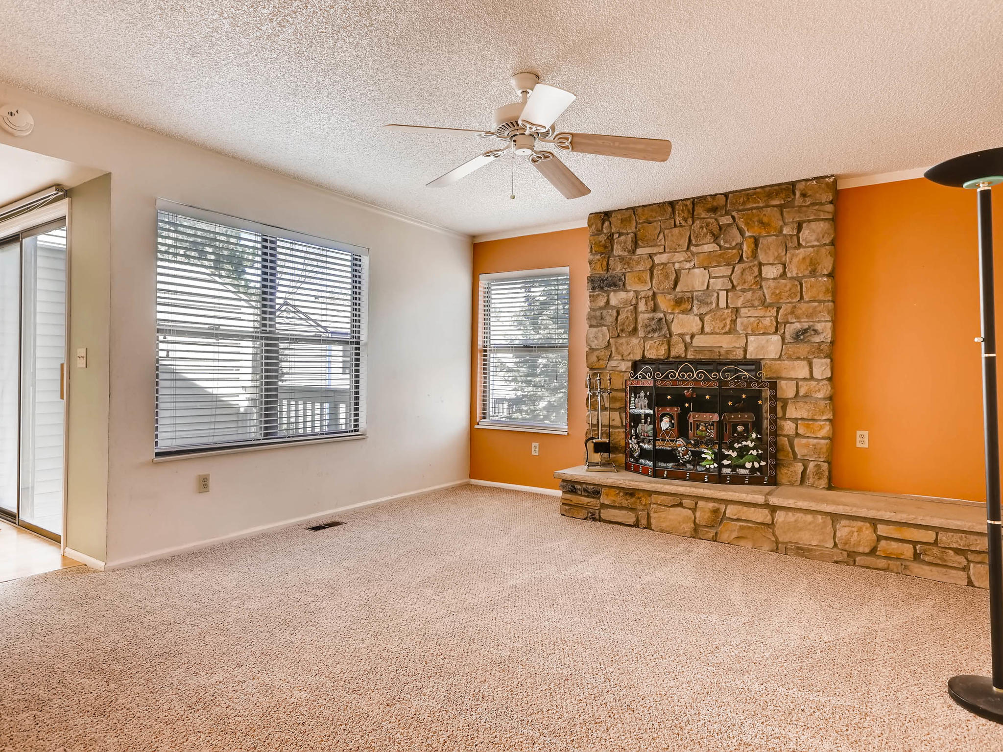 462 S Kalispell D Aurora CO-MLS_Size-006-6-Living Room Fireplace-2048x1536-72dpi