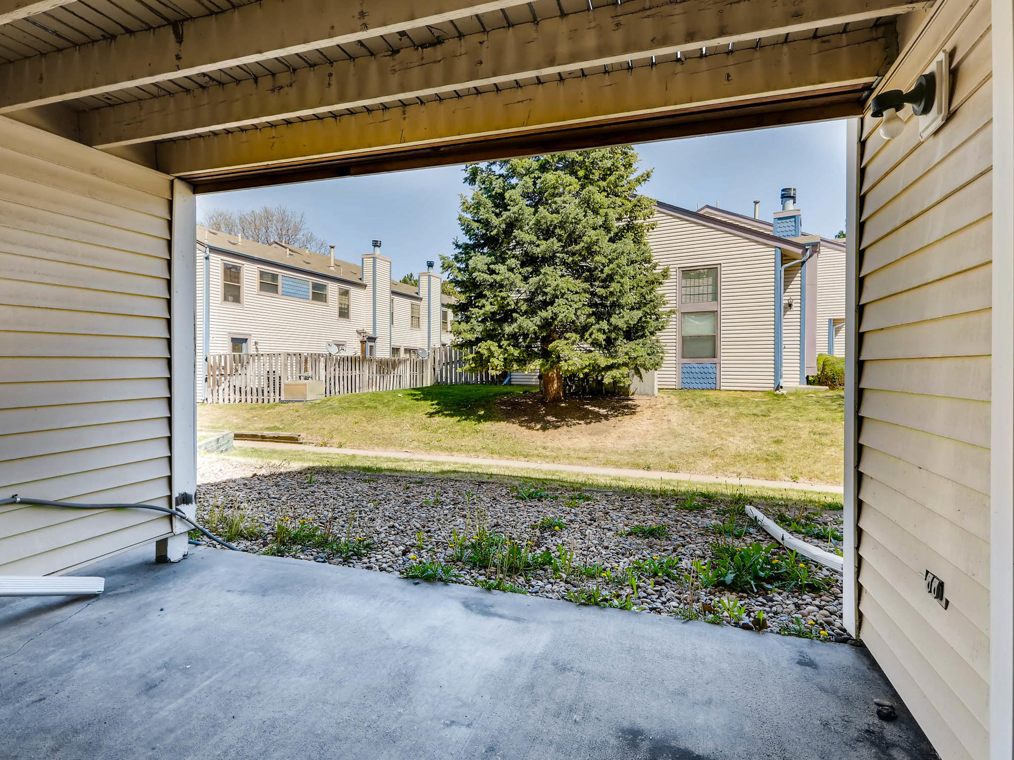 462 S Kalispell D Aurora CO-MLS_Size-026-26-Patio-2048x1536-72dpi