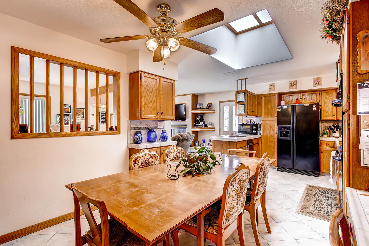 6 - Use - Breakfast Nook and Kitchen