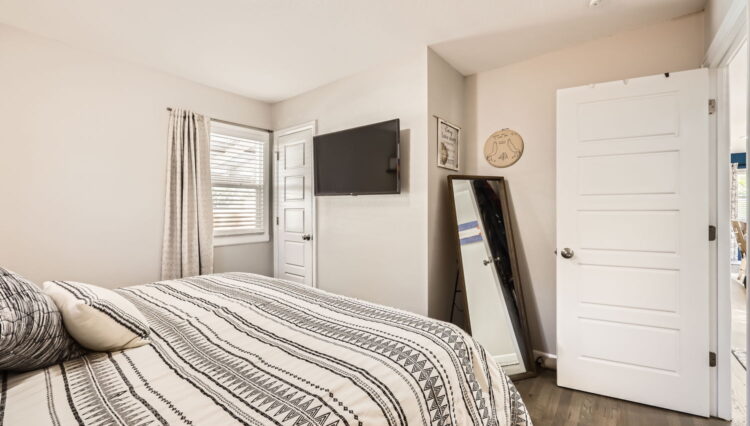 9 Primary Bedroom
