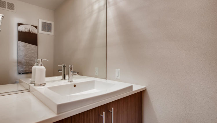 Use 11 Powder Room