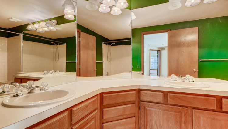 Use 13 Full Bath