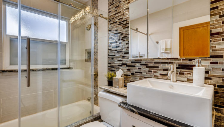 Use 14 Main Floor Bathroom