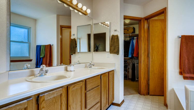 Use 14 Master Bathroom