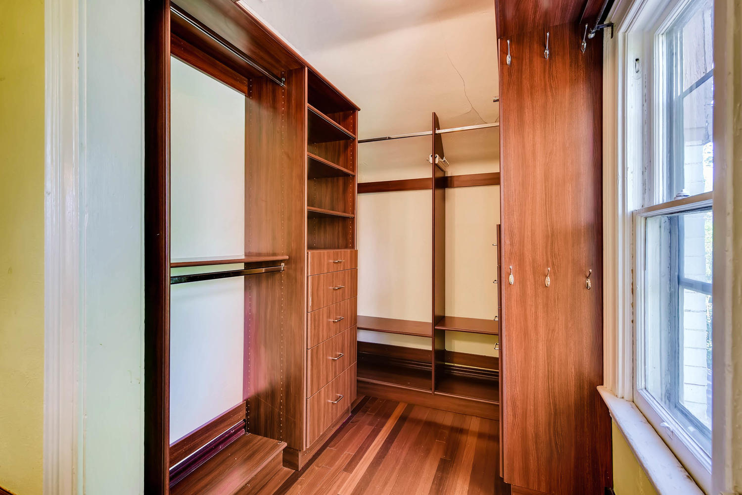Use - 14 Master Bedroom Closet