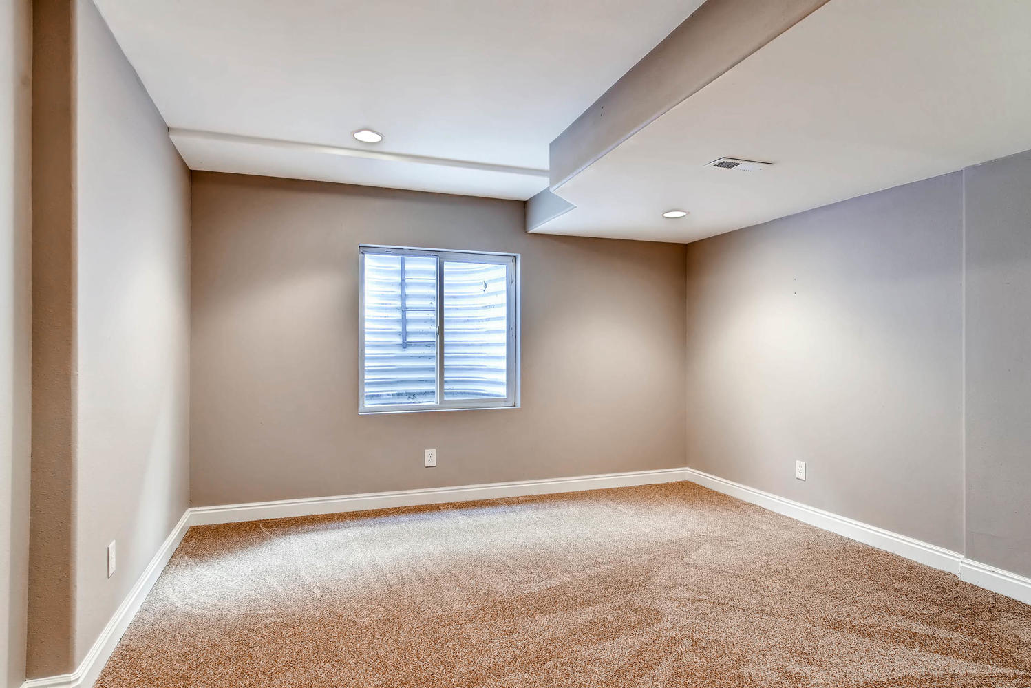 Use - 16 - Basement Living Area