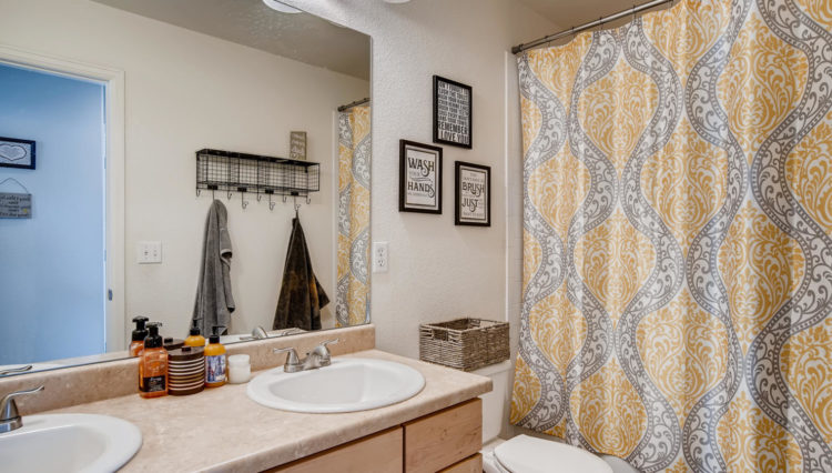 Use 17 Full Bathroom