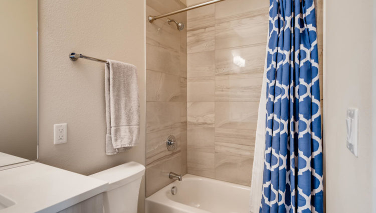 Use 18 Full Bathroom