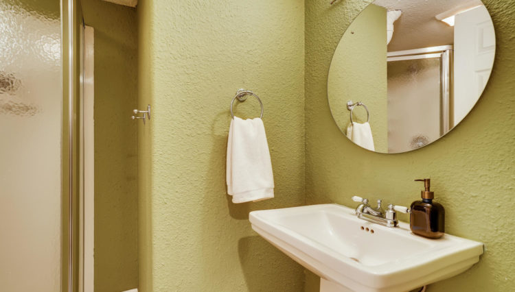 Use 18 Lower Bathroom
