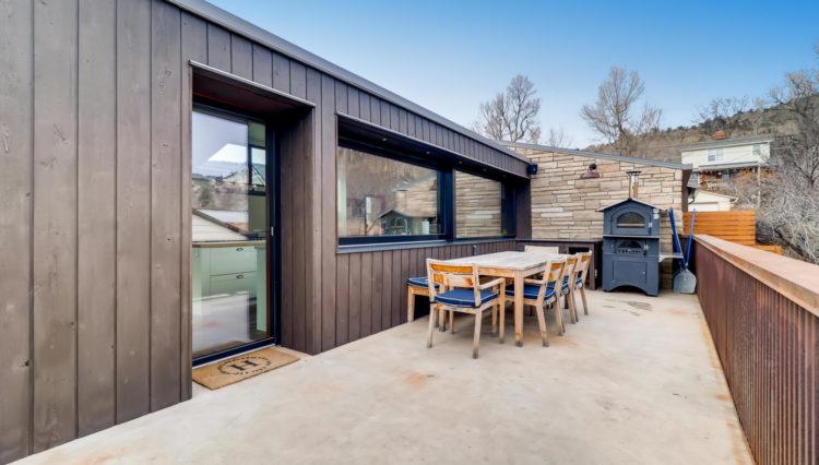 Use 18 North Patio with Pizza Oven