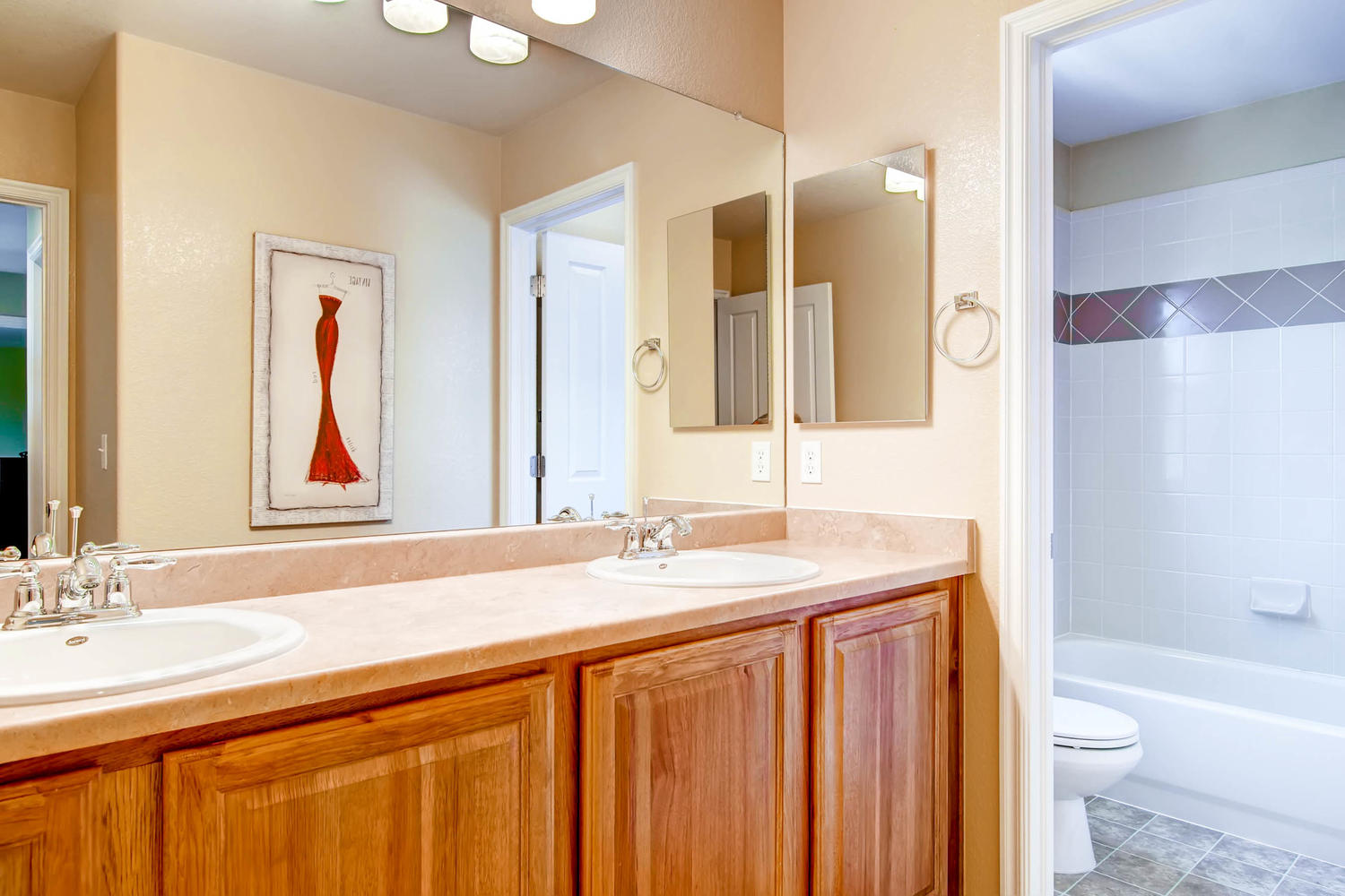 Use - 18 - Upstairs Bath