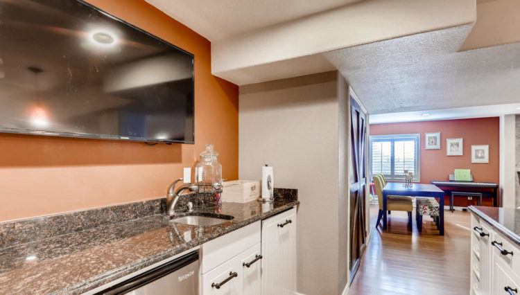 Use 24 Finished Basement Wet Bar