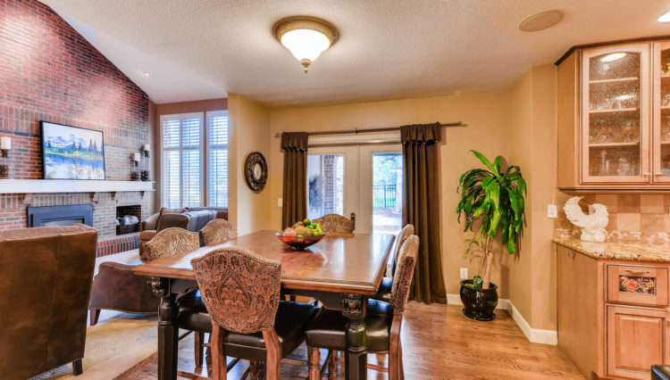 Use - 8 Breakfast Nook