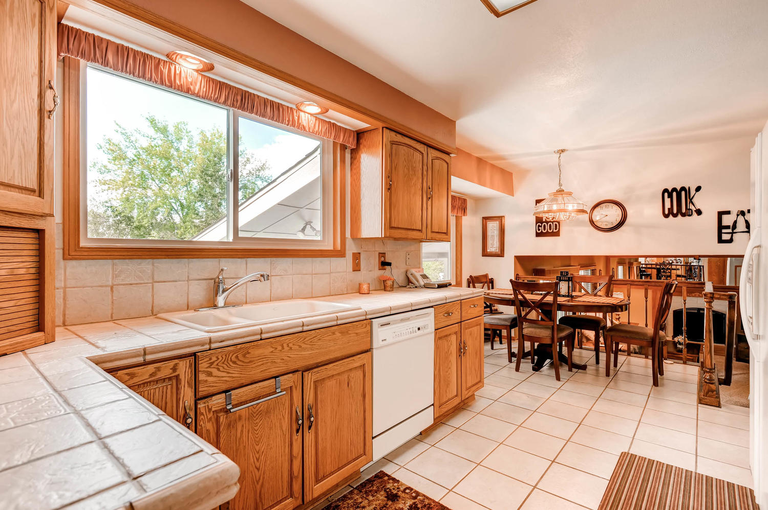 Use - 8 - Kitchen and Breakfast Nook