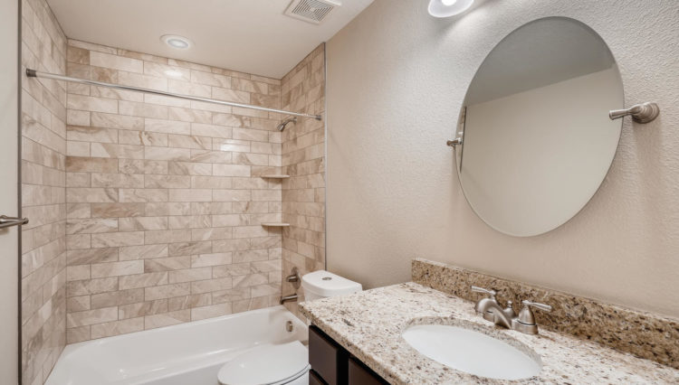 Use 9 Main Floor Bathroom